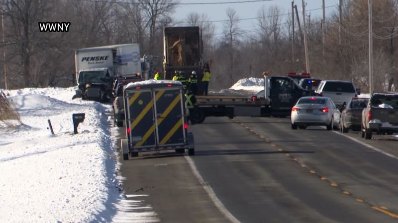 6 mortos e 3 feridos em acidente entre ônibus e caminhão baú no norte do estado de Nova York |  CNN